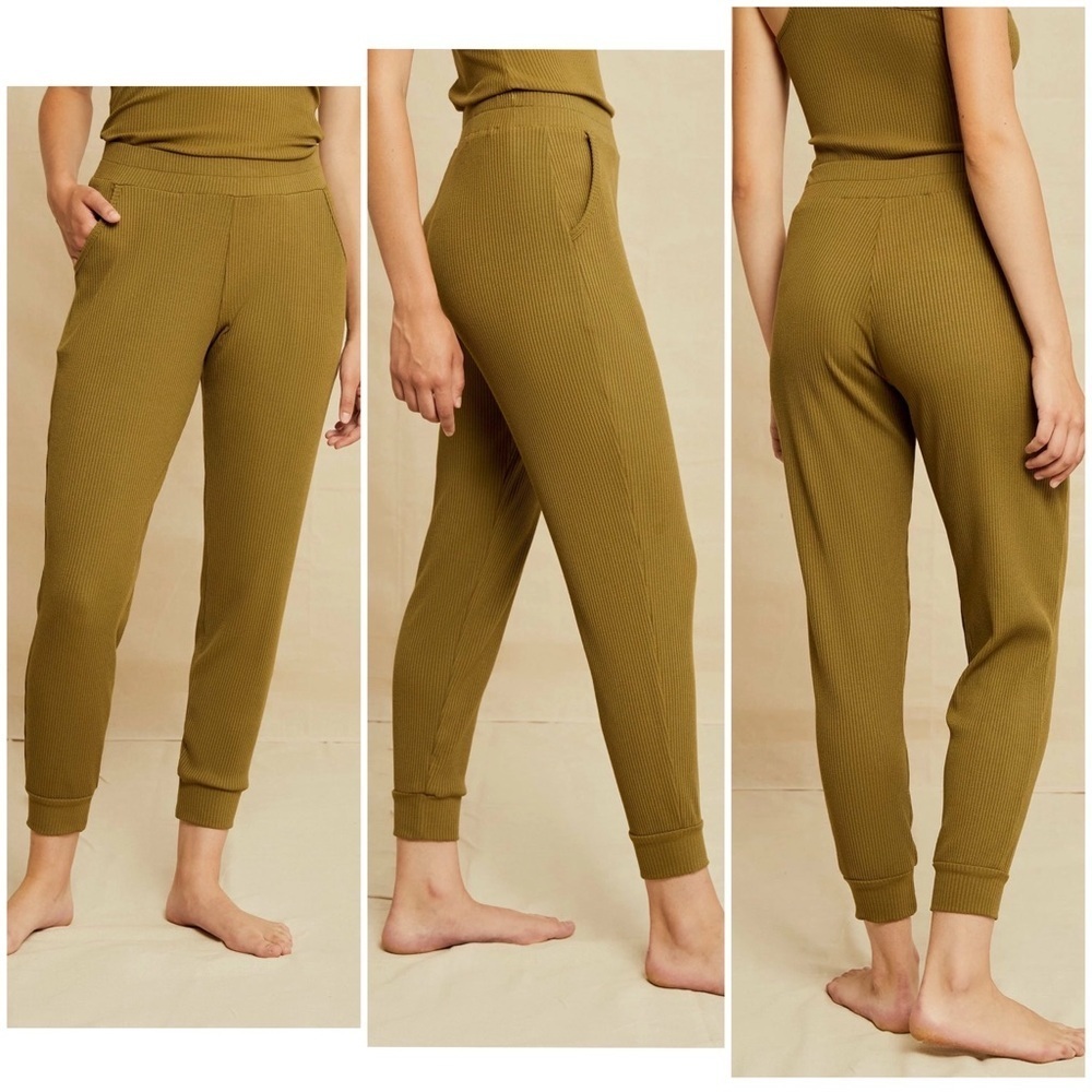 Amour very • Skylar Paris ribbed jogger in matcha